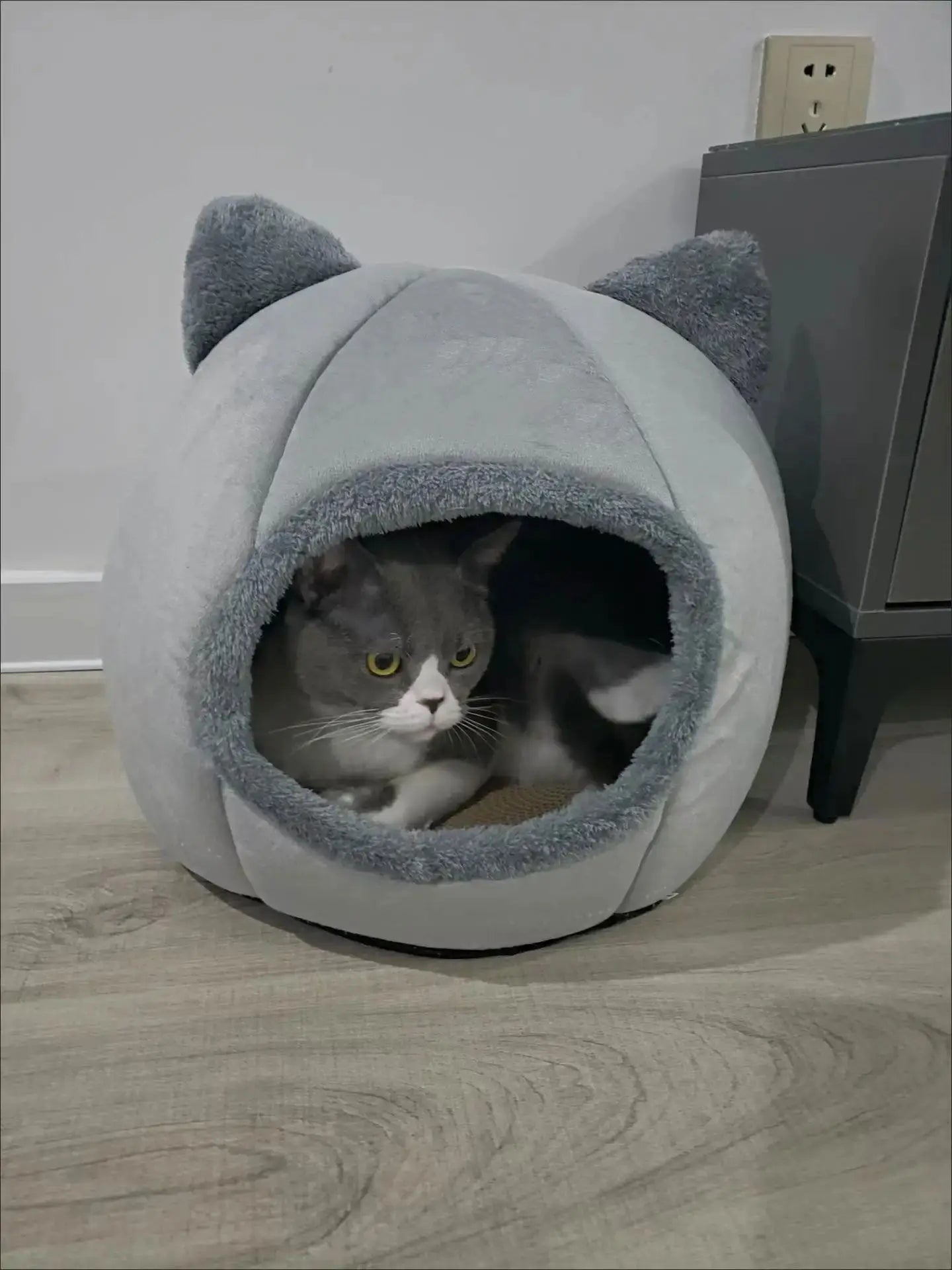 🛏️ CozyPet Tent Bed – Self-Warming Hideaway for Cats & Small Dogs